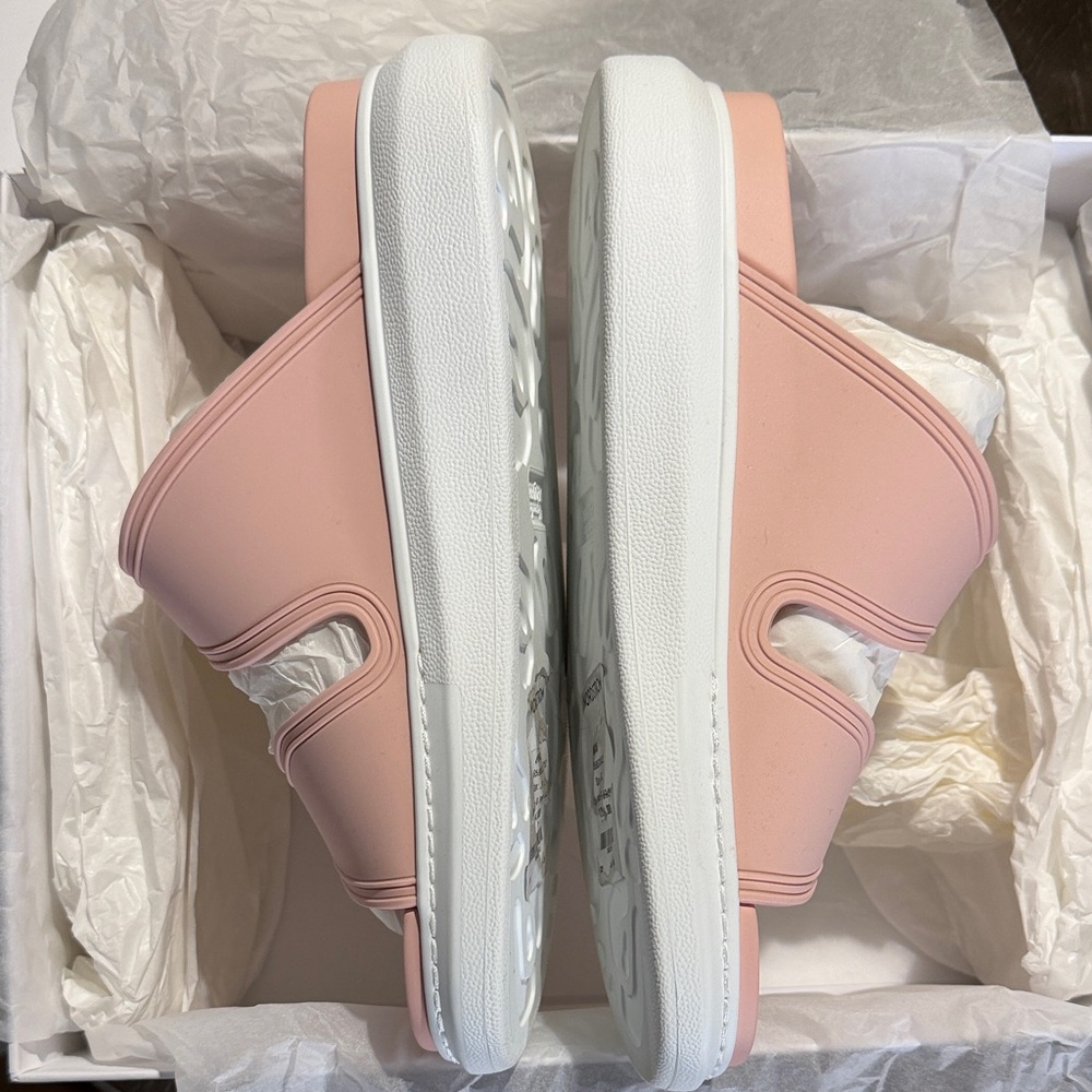 Alexander McQueen Blush Pink Rubber Slide Sandals - Picture 3 of 9